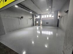 Carros Centre (D25), Warehouse #438101981